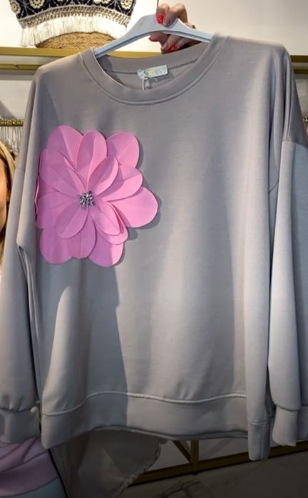Bluza beżową z kwiatem 3d r.uniwersalny.