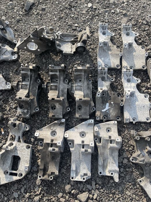 Кронштейн кронштейни Golf 4 5 6 Гольф 4 5 6 кріпленя Skoda Touran VW