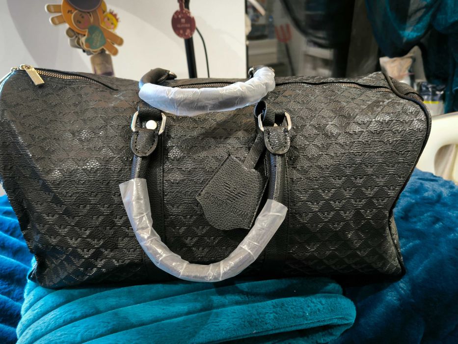 Torba podróżna torebka podręczna różne firmy i modele.