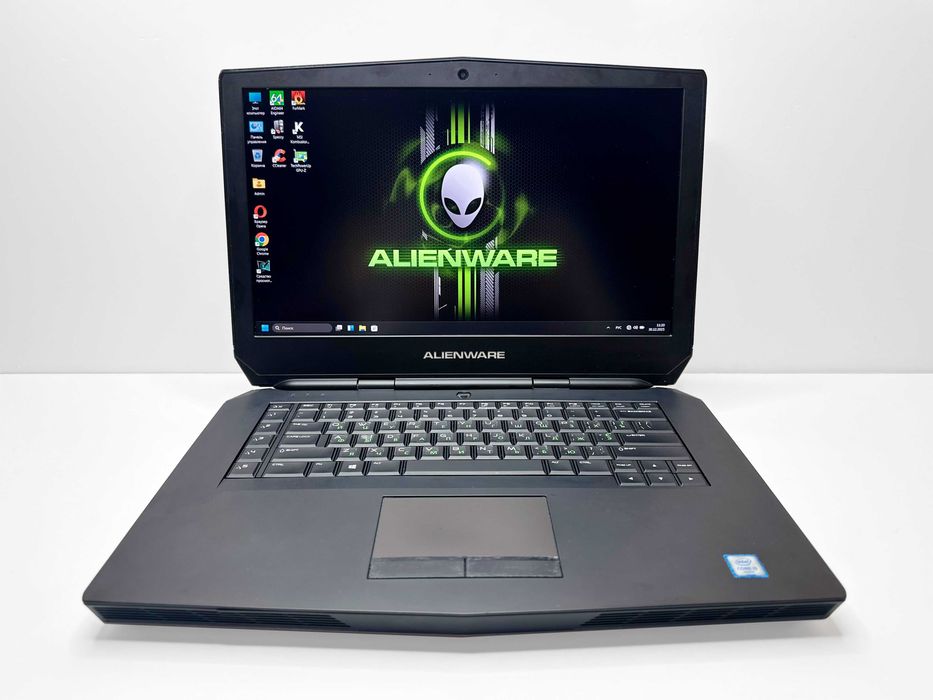 Dell Alienware 15 R2, i7-6700HQ, 16Gb, 256Gb + 1Tb, GTX 970M, FHD IPS