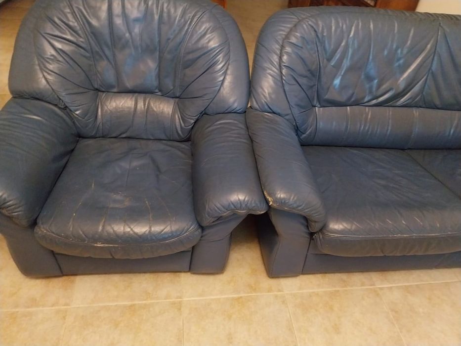 Sofás de pele em bom estado