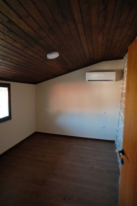 Casa em pedra c/ 5.000 m² de terreno, vinhas e lago | Minho