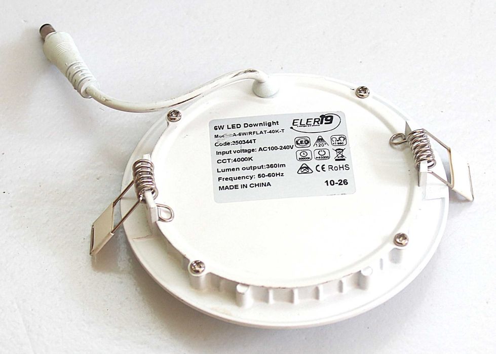 LEDs de encastrar no tecto (6 painéis quadrados e um redondo)