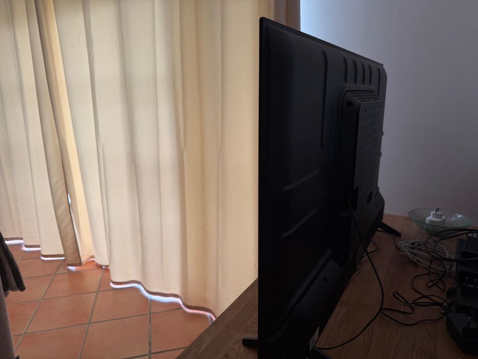 Vendo TV Hisense nova