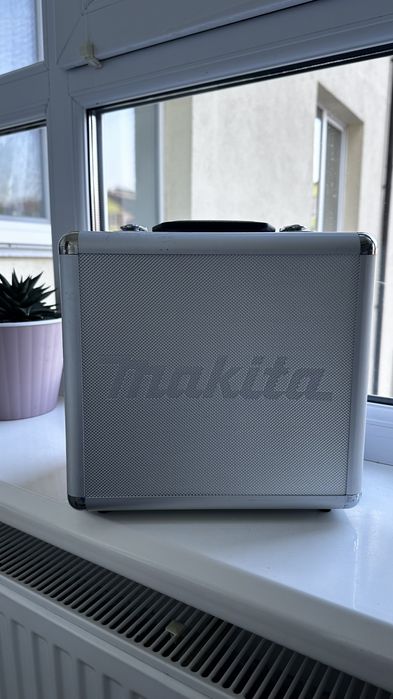 Набір інструментів Makita (шурупо і гайковерт) автопилосос в подарунок