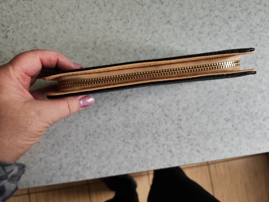 Женский кошелек.