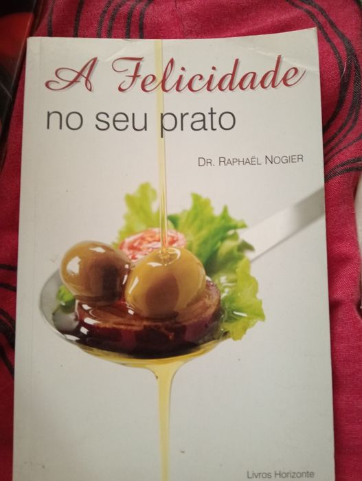 Livros variados de cozinha ou para ler