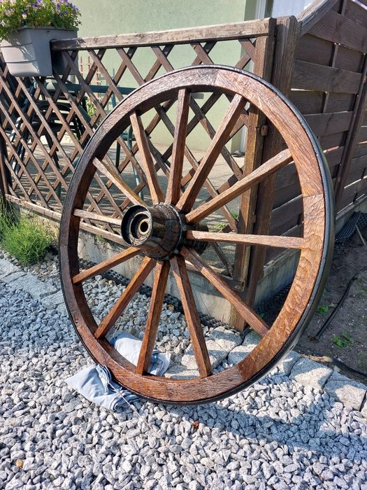 Drewniane koła od wozu
