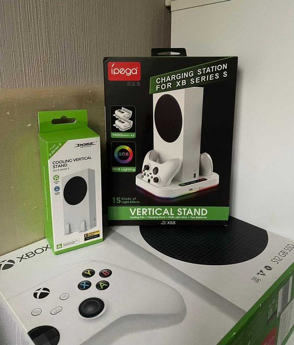 Продам консоль Xbox Series S