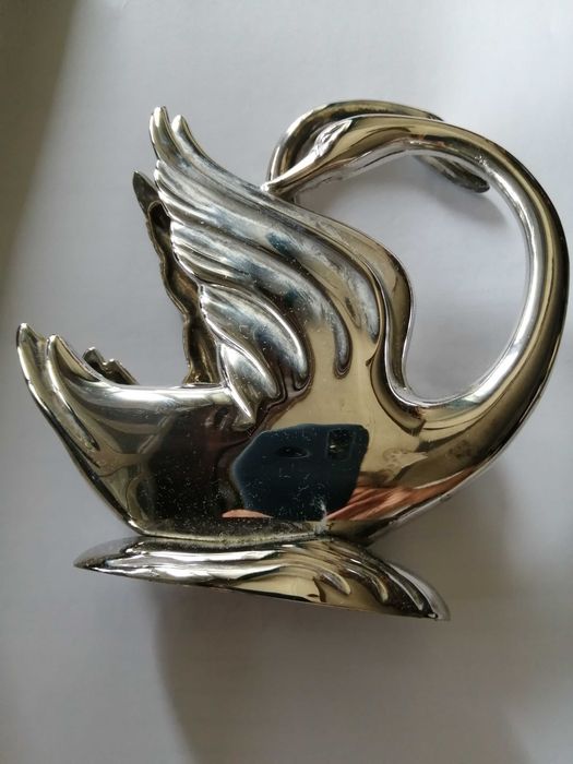 Swan-shaped napkin holder with silver plating435307108746536962