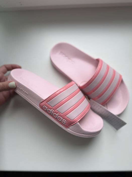 Шльпанці, аквашузи, сланци adidas