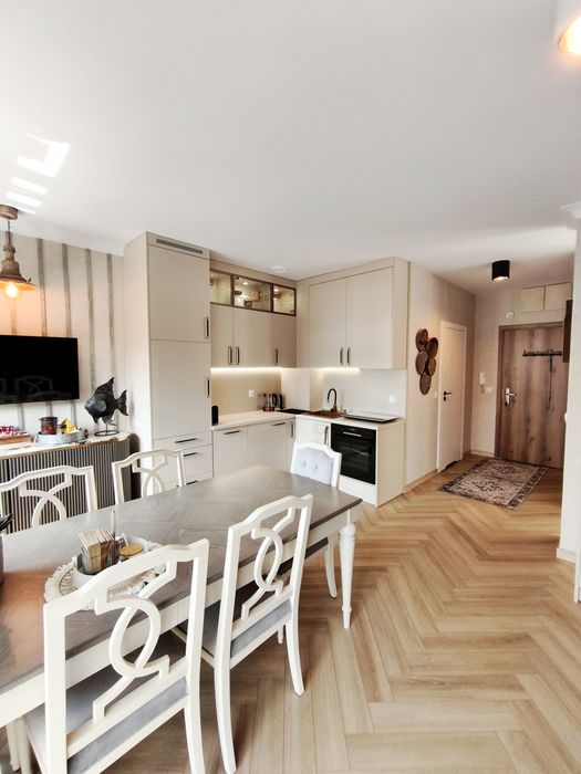 Sprzedam apartament z widokiem na góry.