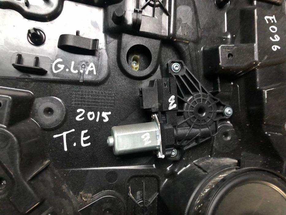 MERCEDES GLA ELEVADOR TRAS ESQUERDO - E096