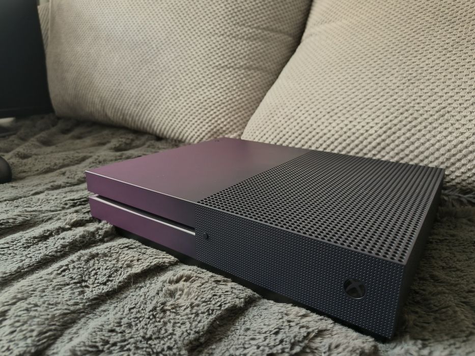 Xbox One S 1TB  - Fortnite Edition