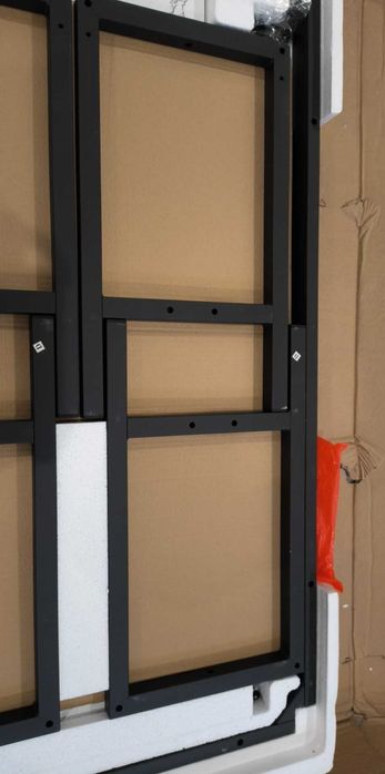 Stół jadalny 110x70x75cm z 2 ławkami każda 97x30x50cm USZKODZONY BLAT