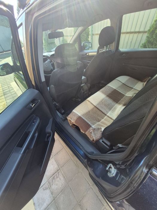 OPEL ZAFIRA 2011 року