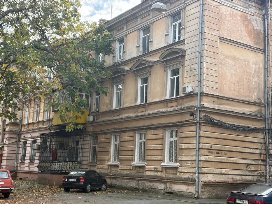 Продам 3-х ком. квартиру. Царский дом.