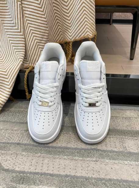 Białe trampki męskie NIKE, rozmiar 42