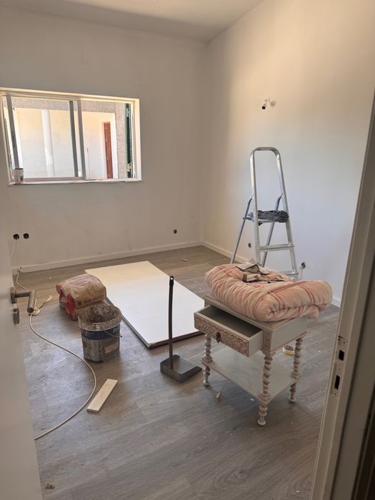 Alugar quarto em pequena quinta com área de lazer