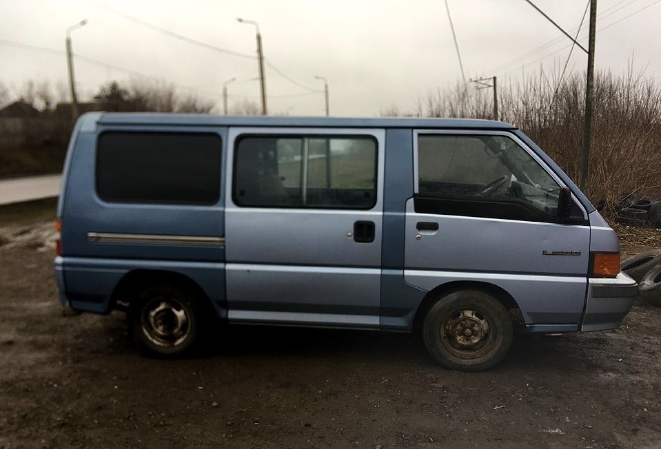 Бус Mitsubishi L300