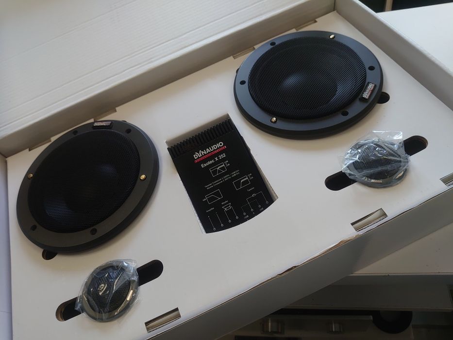 Комплект автомобильных динамиков. Двухкомпонентные Dynaudio Esotec