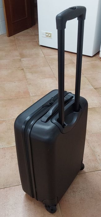 MALA DE CABINE E RODAS RESISTENTES. Viagens Casa Arrumação Quarto Sala