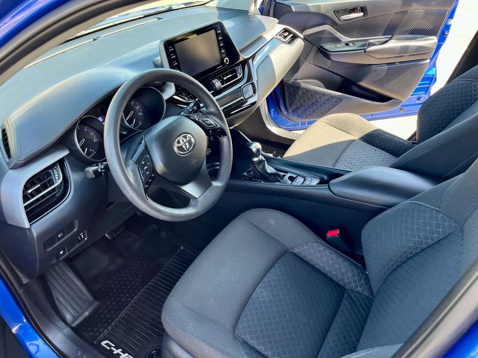 Продам авто Toyota CH-R