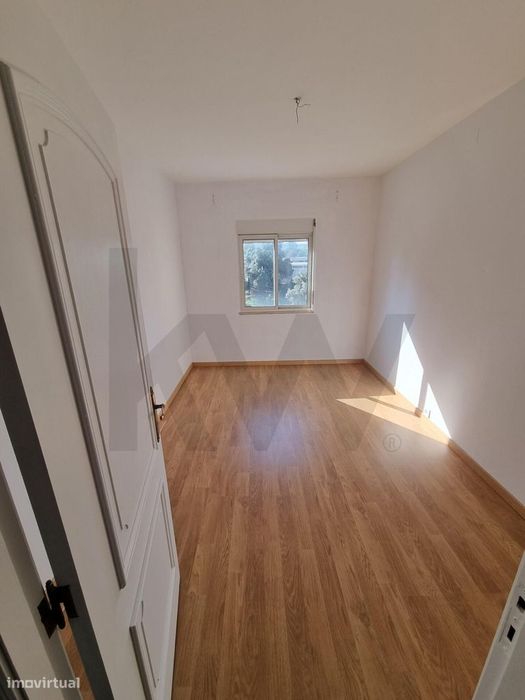 Renovated T2 Apartment in Olivais with Excellent Location and Natural Light
