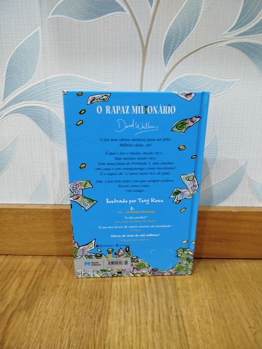 Livro: "O rapaz Milionário" de David walliams.