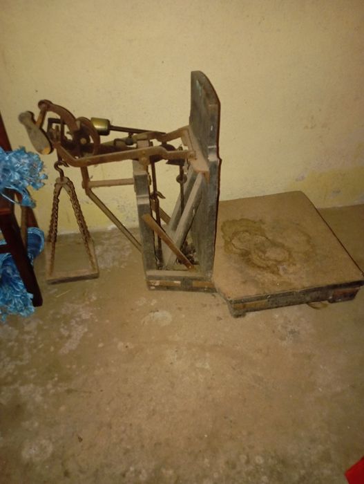 Vendo esta balança muita bonita antiga a trabalhar muito bem