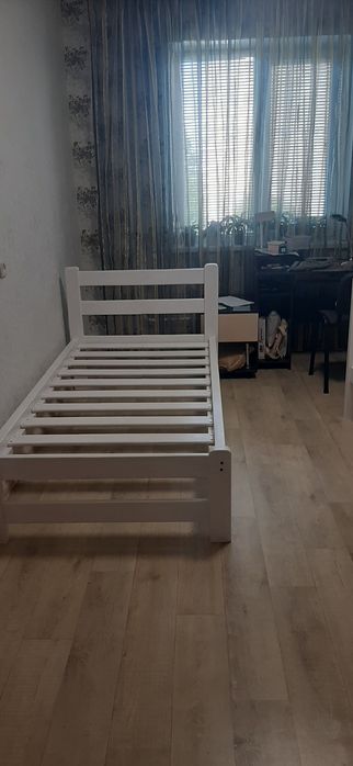 Одномесная деревянная кровать