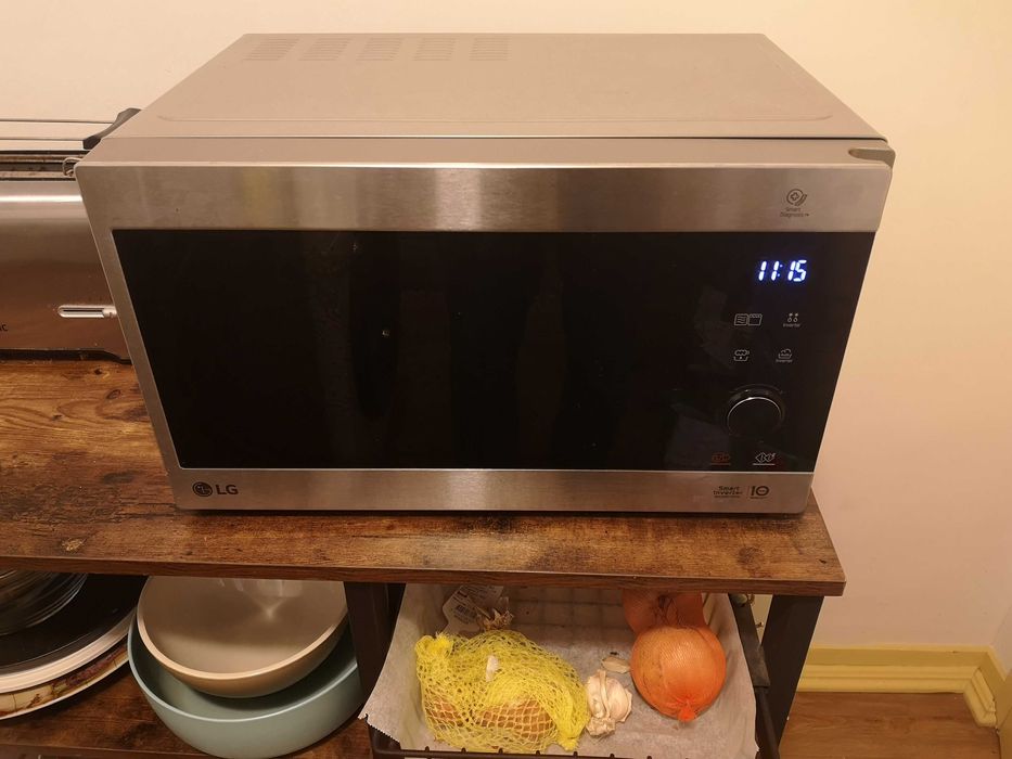Micro-ondas com Grill LG NeoChef MH6565CPS 1000W 25 Litros Inox