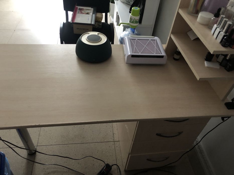 Манікюрний   стіл