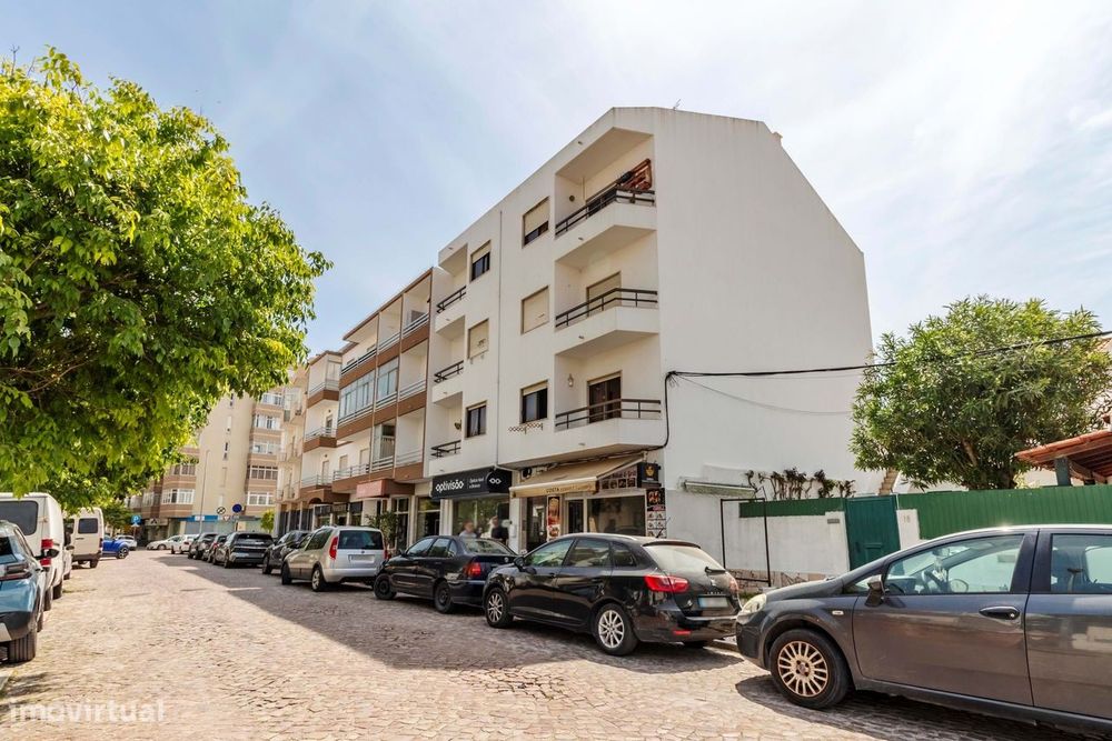 Apartamento T1 c/ Varanda e Marquise, a 550m da Praia, na Costa da Cap