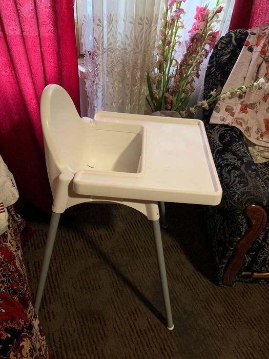 Столик для годування