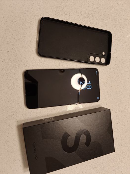 Samsung S22 + em bom estado, ecrã original, com capa de proteção.