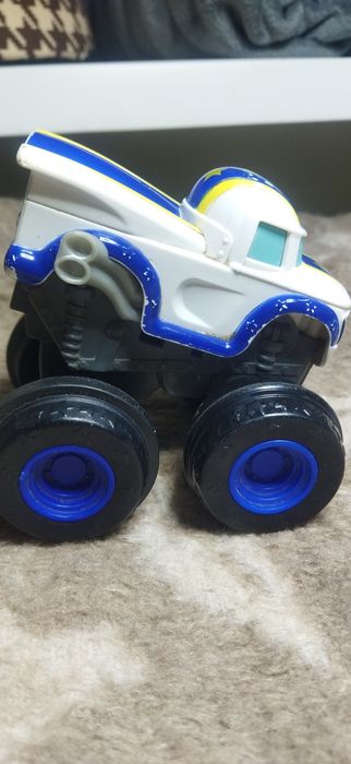 Вспыш и Смельчак  инерционные машины