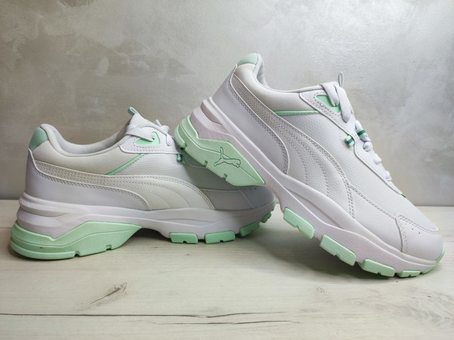 Жіночі Кросівки Puma Cassia Via 
Снікерси