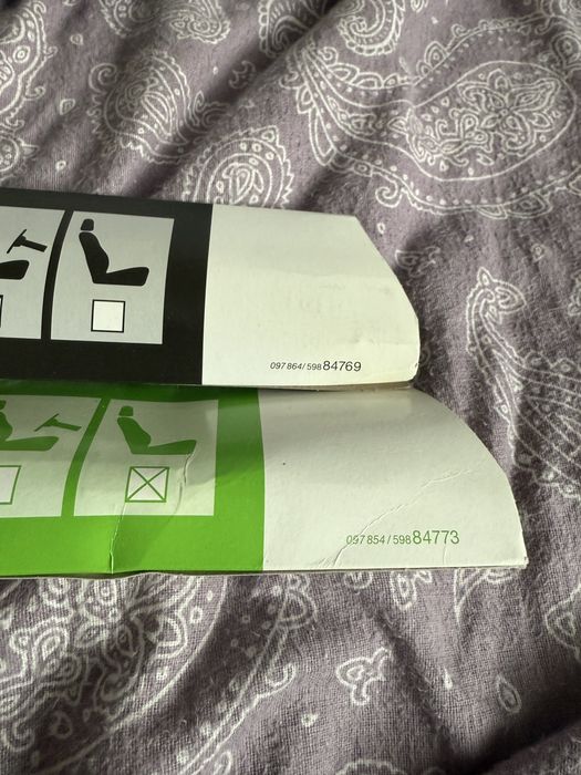 Zestaw oryginalnych wycieraczek przednich.