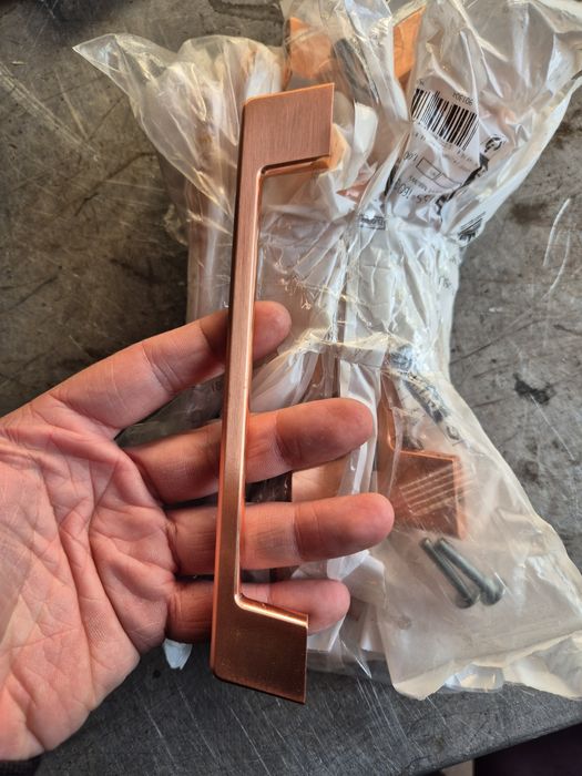 Uchwyty meblowe Gamet – 16 szt. (rozstaw 160 mm)