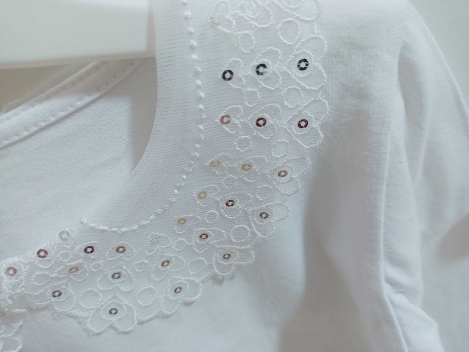 Piękna biała koszulka z ozdobnym haftem 104 stan idealny