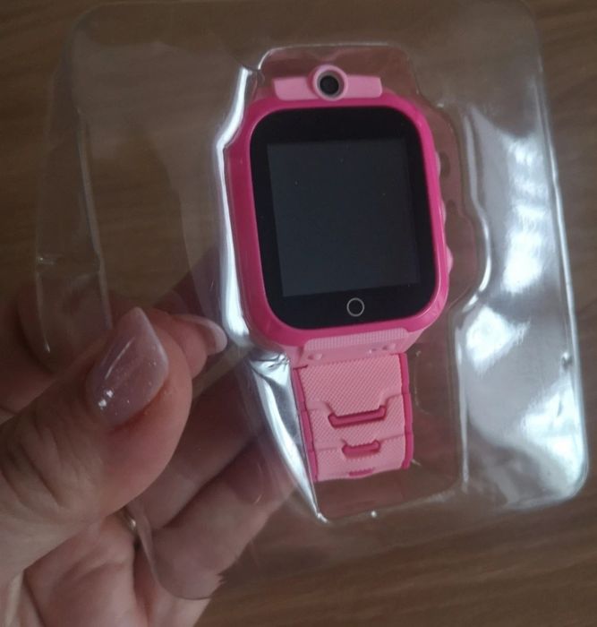 Różowy smartwatch dla dziewczynki
