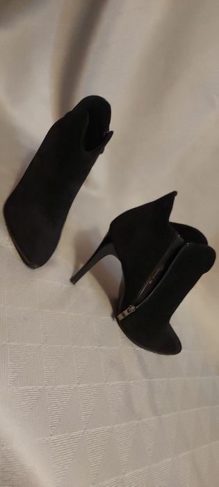 Женские демисезонные ботинки