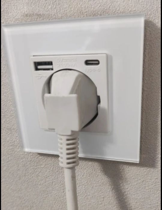 Tomada interior com USB / Type c429593041547438082