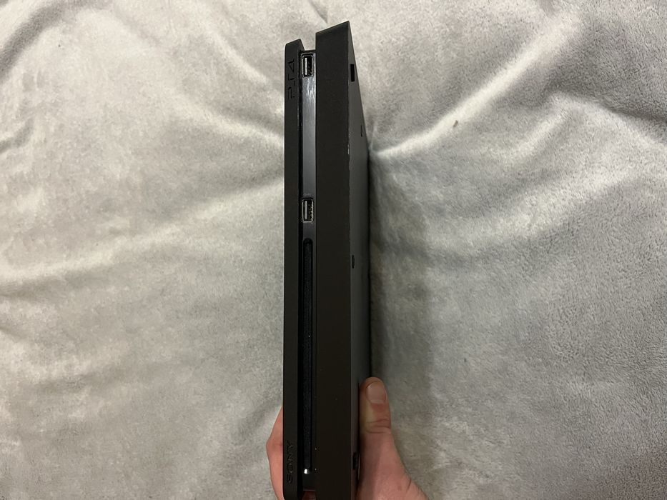 Sony playstation 4 slim 1tb PS4