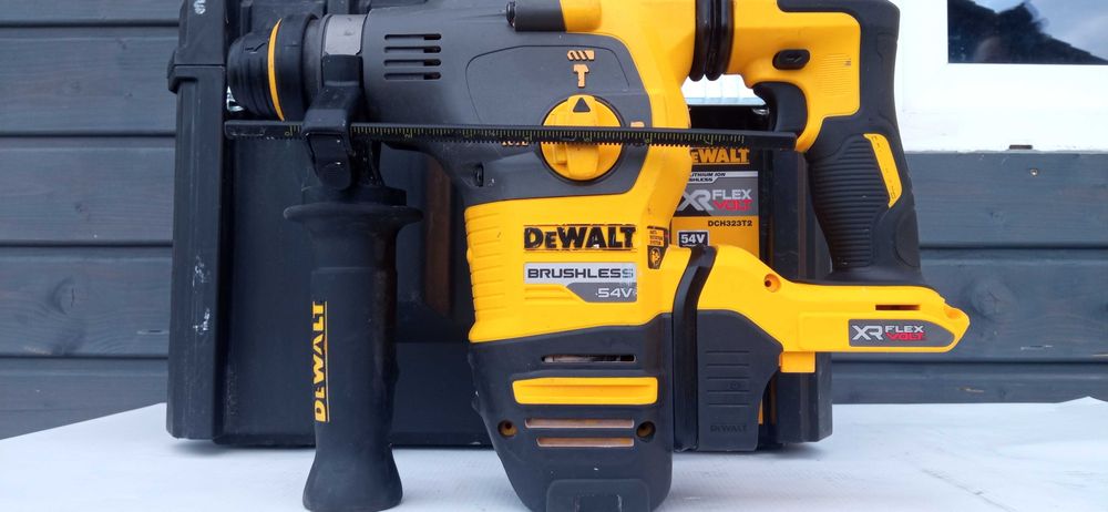 Młotowiertarka DEWALT 54v FlexVolt 2.8J udaru + kufer DCH323