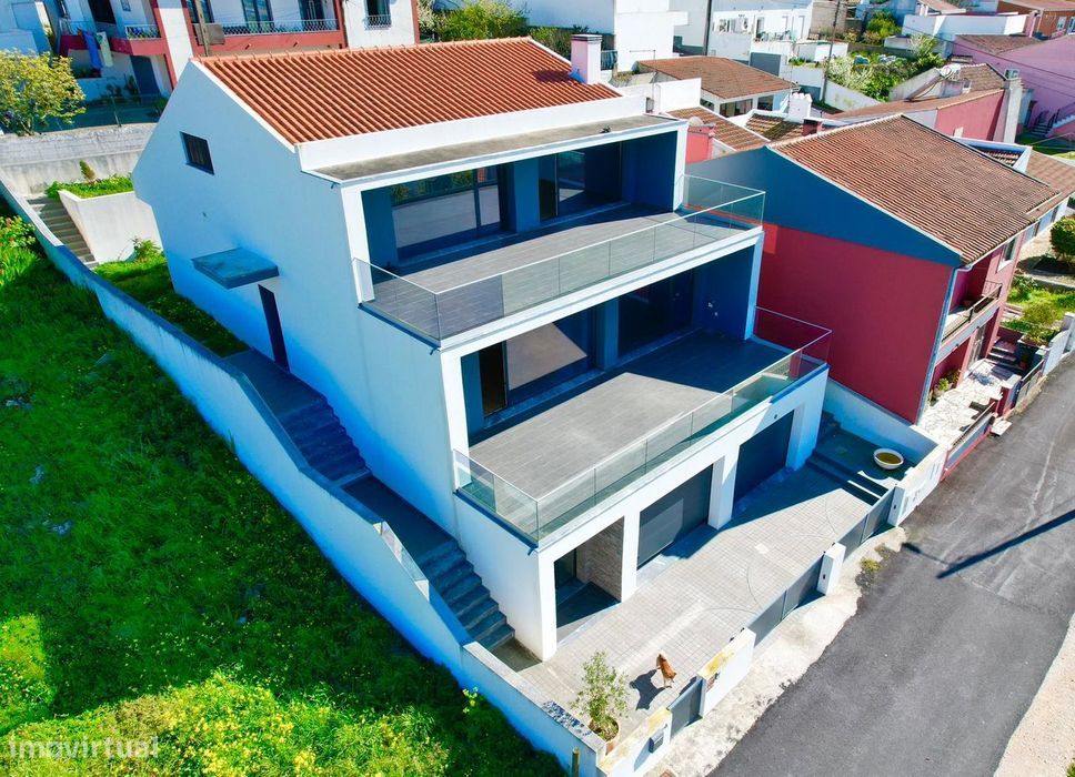 Moradia T4 no Varatojo – Torres Vedras | Terraço panorâmico e garagem