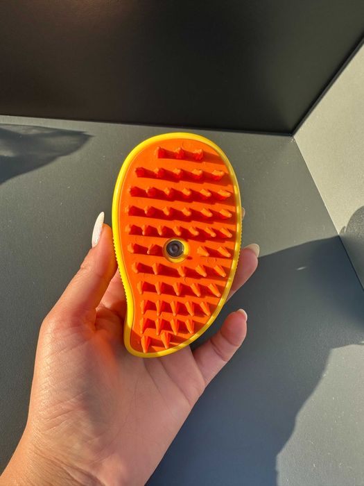 Парова масажна щітка для собак та котів з розпиленням Нова