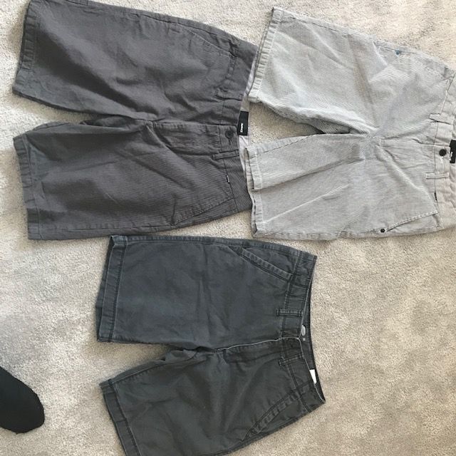 Calções Hurley (size 30) e Old Navy (size 28) surf