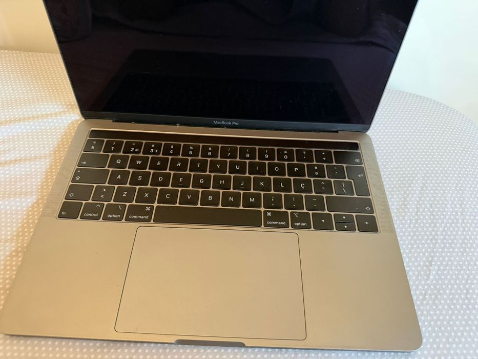 MacBook Pro 13" (2019) – Space Gray – Com Caixa Original